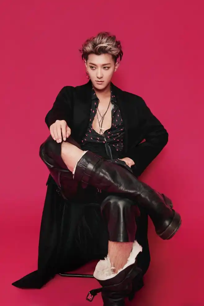 简介:黄子韬最新杂志封面写真图片,分享一组黄子韬图片给大家,图中的