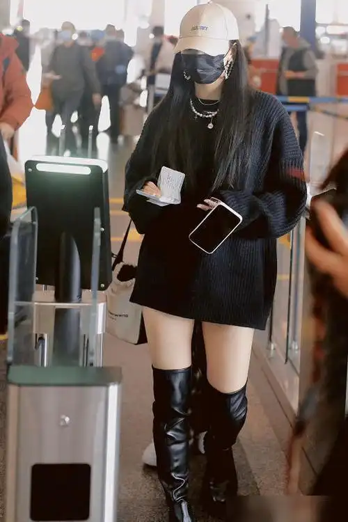 孔雪儿过安检被抓拍,看到她穿长筒靴的腿长,确定是168cm?