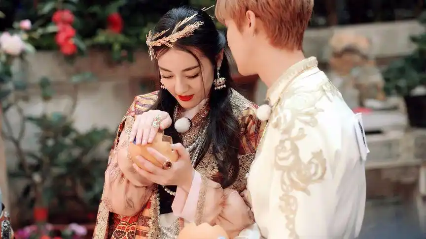 "胖迪"已经过时,听听张艺兴对迪丽热巴的称呼,太甜了