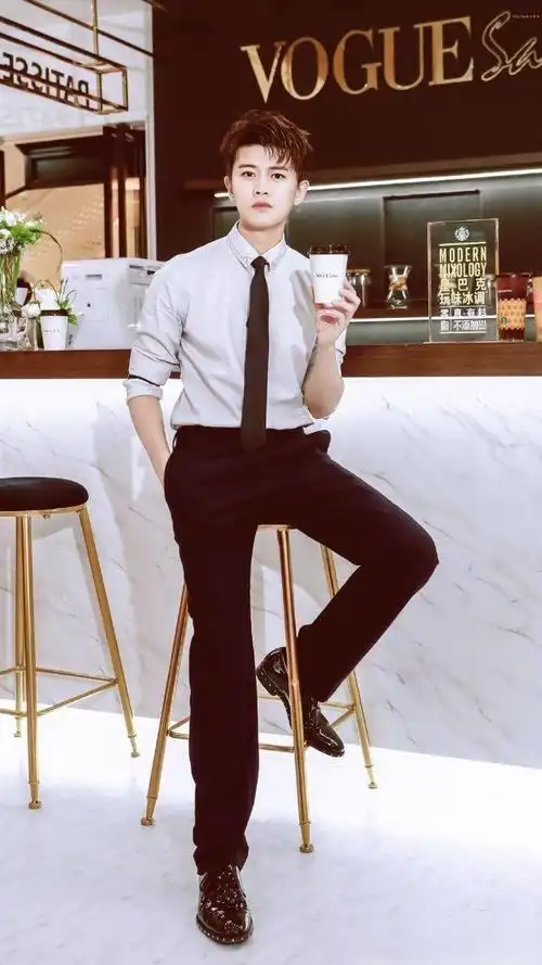 任嘉伦的眼睛真的好温柔就像那抹太阳温暖我的心窝