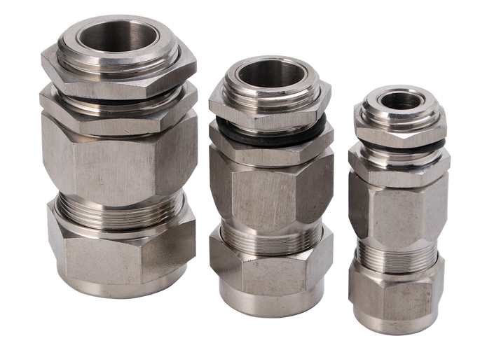 电缆采用填料密封,防护性能良好.