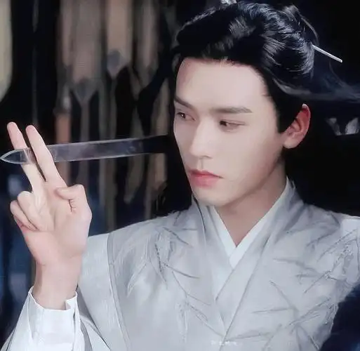 温客行月下摇扇010101更新高清动图