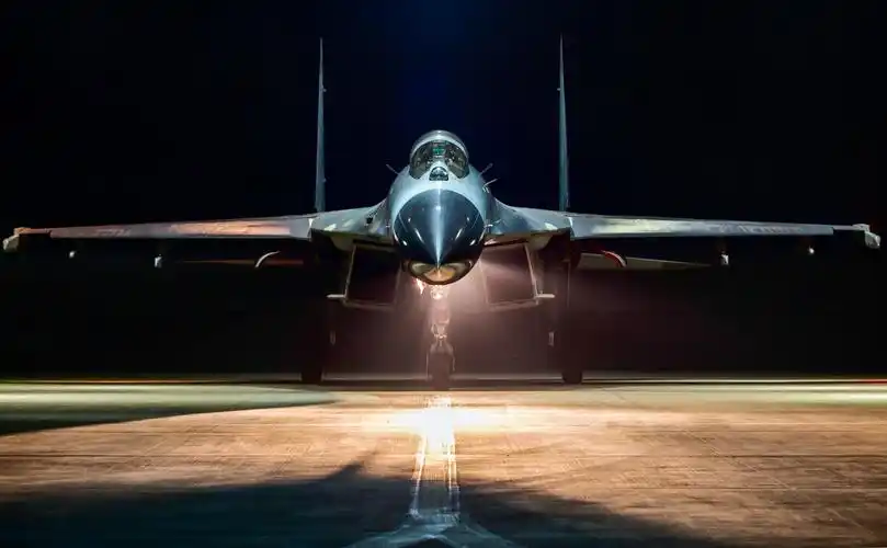 中国歼11系列战机梦幻色彩靓照!