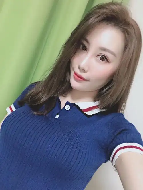 没想到我隆胸的效果辣么好,超乎预期效果,手感也很棒,揉捏胸部软绵绵