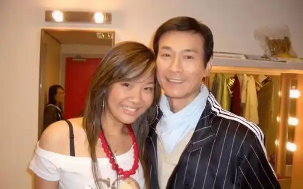 郑少秋3妻4女长女走在路上不认识二女儿继承上亿资产