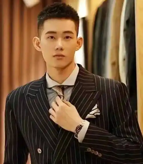 夏季男生流行发型潮男必剪的男生短发