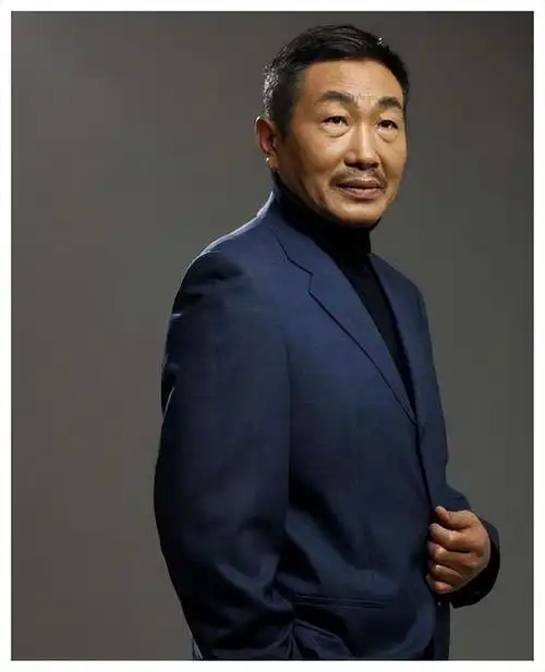 杜源妻子范小春与丈夫青梅竹马4岁相识婚后丈夫把他当成宝