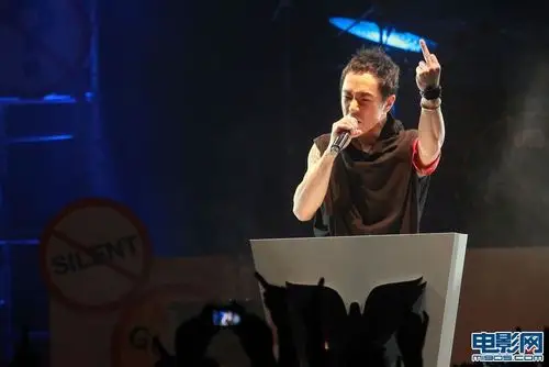 望女友朱茵夺艾美奖           30日,黄贯中香港演唱会热力开场