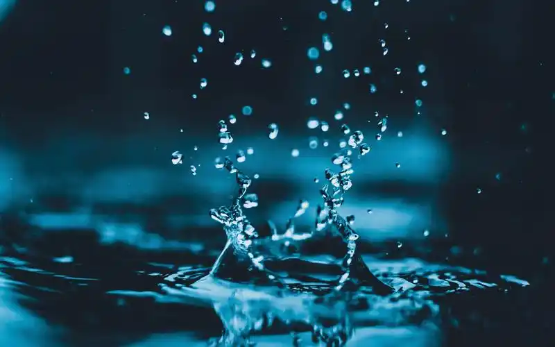 清新唯美水滴桌面壁纸