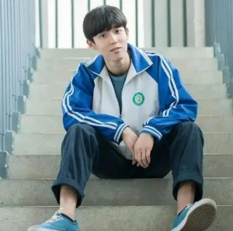 高中生"最严"发型标准,连鲶鱼须也不能留,女生看后被丑哭了