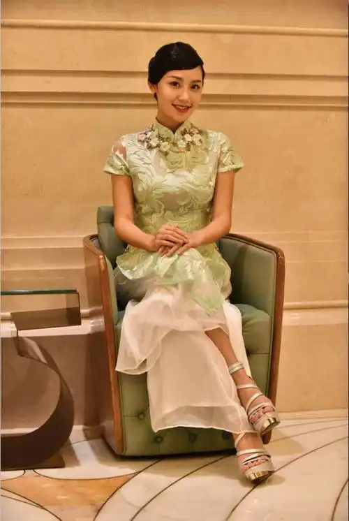 一代佳人旗袍(佳人倾城旗袍恰宜)(8)