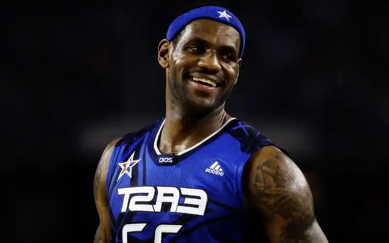 nba篮球明星詹姆斯帅气写真桌面壁纸高清 第二辑