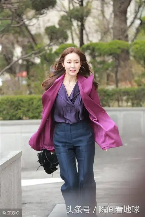 崔智友,气质出众,魅力十足,从头美到脚!