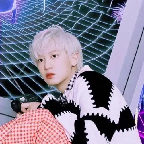 分享一组朴灿烈头像