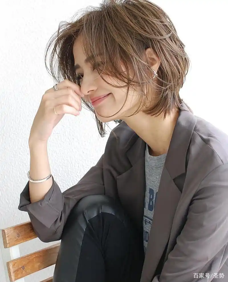 30岁左右适合剪什么样的发型?试试这几款减龄又时尚!