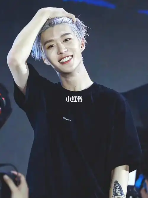 范丞丞银发  你是我永远无法用言语描述的心动 #范丞丞