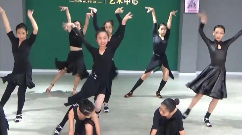 初中生拉丁舞视频在线观看 - 西瓜视频