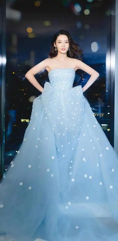 来看看宝藏女孩李沁的壁纸,天生丽质人淡如菊