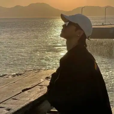 超好看的男生头像侧脸 帅气