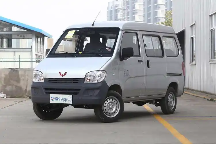 2020款五菱之光12l手动实用型7座国vi