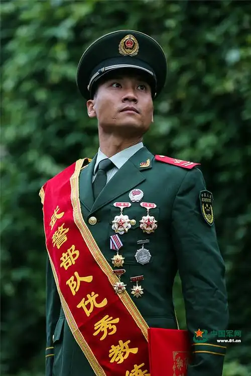 王建奇荣获"武警部队优秀教练员"称号.