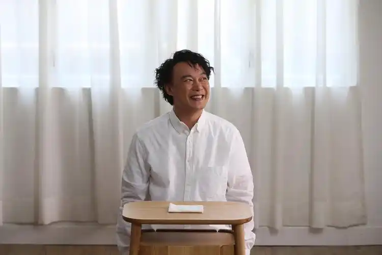 陈奕迅《海胆》mv首播 即场演绎浮夸鬼马表情