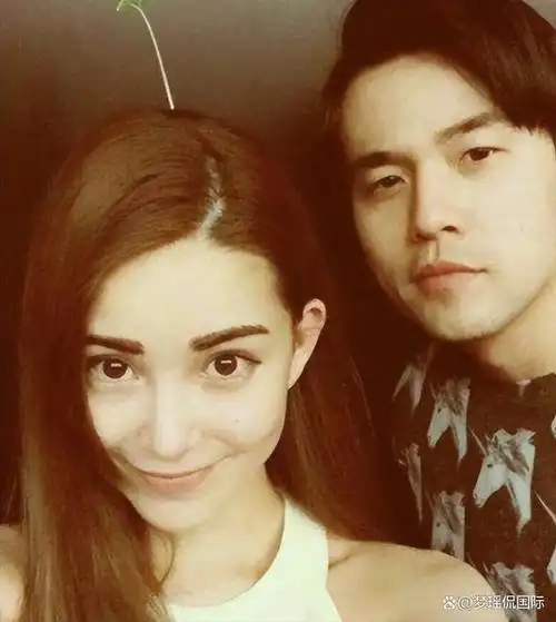 周杰伦回应被撞脸:能跟昆凌合照的就是真的;网友:天王就是天王