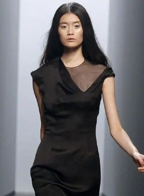 奚梦瑶刚出道时旧照,还是一张国际超模脸,第一眼差点没认出来