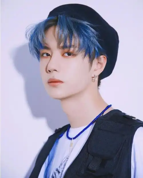 为啥说中分最检验男星颜值?华晨宇漫画脸,看到王一博变化:爱了