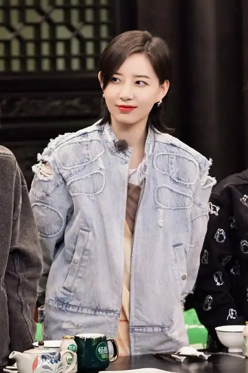 李斯丹妮超话今天中午12:00,锁定爱奇艺#来活了兄弟#,看@李斯丹妮小李