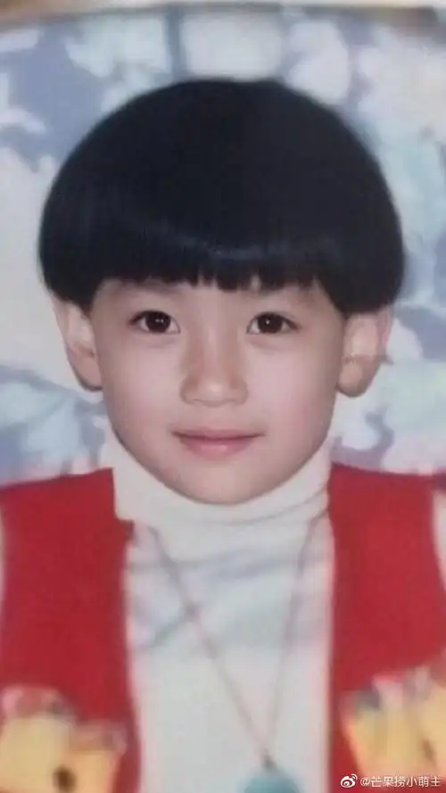 [朱一龙][分享]190418 朱一龙高清童年照曝光 天赐的可爱有机的灵气