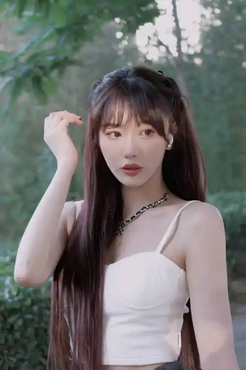 孔雪儿初夏小清新写真 着白色吊带超短裙性感动人-搜狐大视野-搜狐