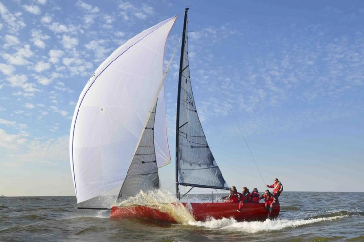 蓝途航海知识帆船如何利用风力前进