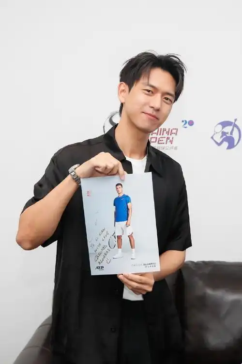 李现送阿尔卡拉斯故宫印章##李现观战中网##2023中网##巡回赛在中