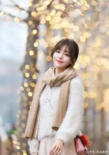 女生笑起来的样子,其实最好看,尤其长得很漂亮的.