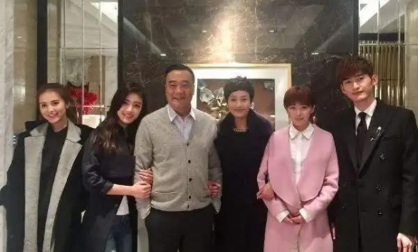 低调老戏骨,女儿是奥运冠军从不张扬,52岁仍风韵犹存|李颖|演员|张翰