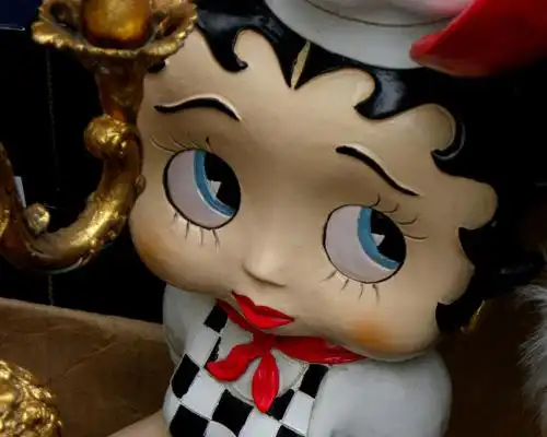 35张精彩的贝蒂娃娃照片