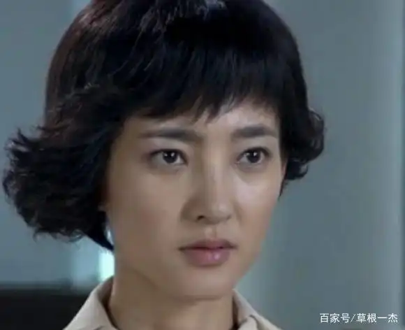 军装,舞装,婚装:《枪花》中的王丽坤