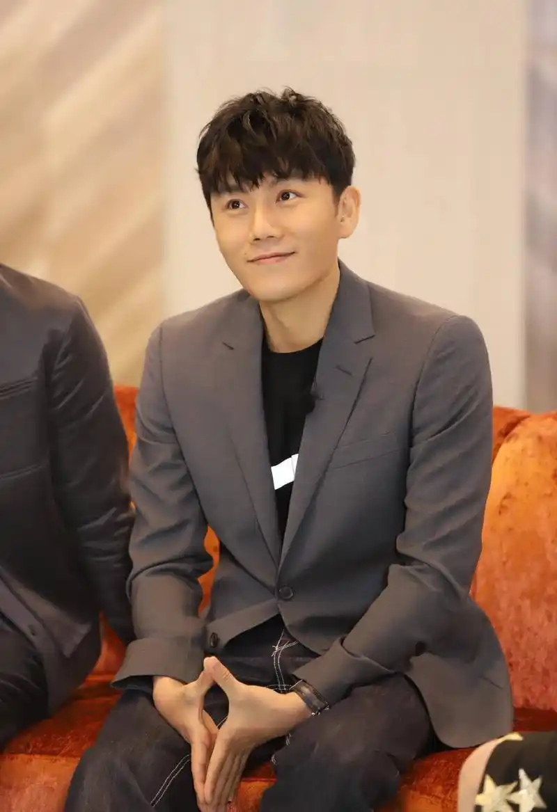 《声临其境2》被秦昊圈粉,昔日硬汉嘟嘴比耶尽显反差萌