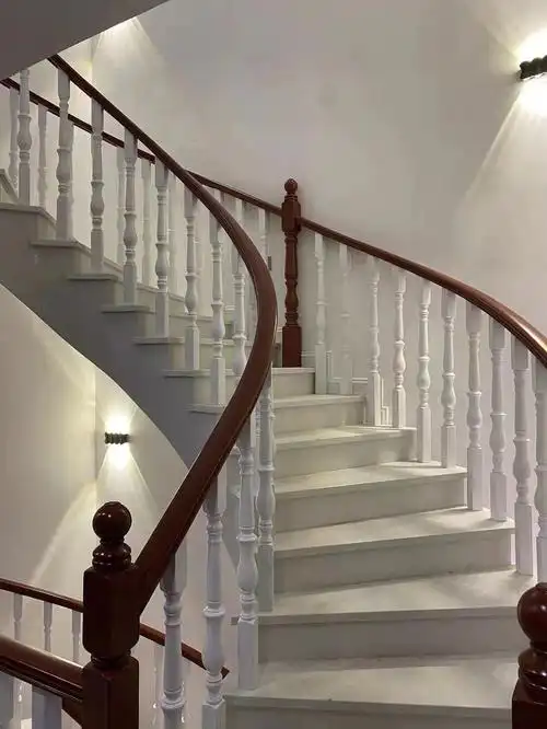 经典实木温馨楼梯扶手