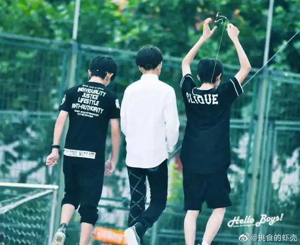 tfboys组合背影小集合三只后背越变越有安全感