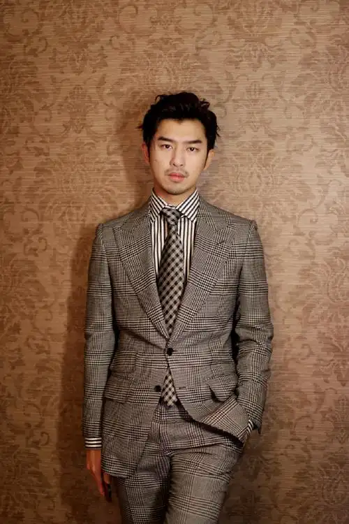 街拍星尚场[超话]##陈柏霖[超话]# 日前,@.