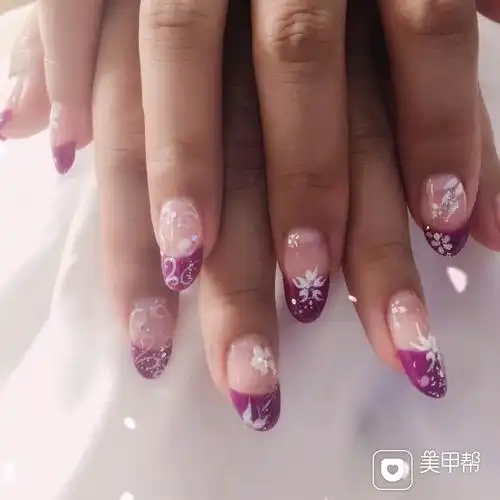 尖形法式手绘紫色画花美甲图片