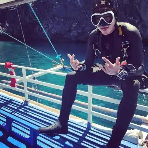 陈键锋分享近照一改往日奶油小生形象浑身肌肉男人味十足