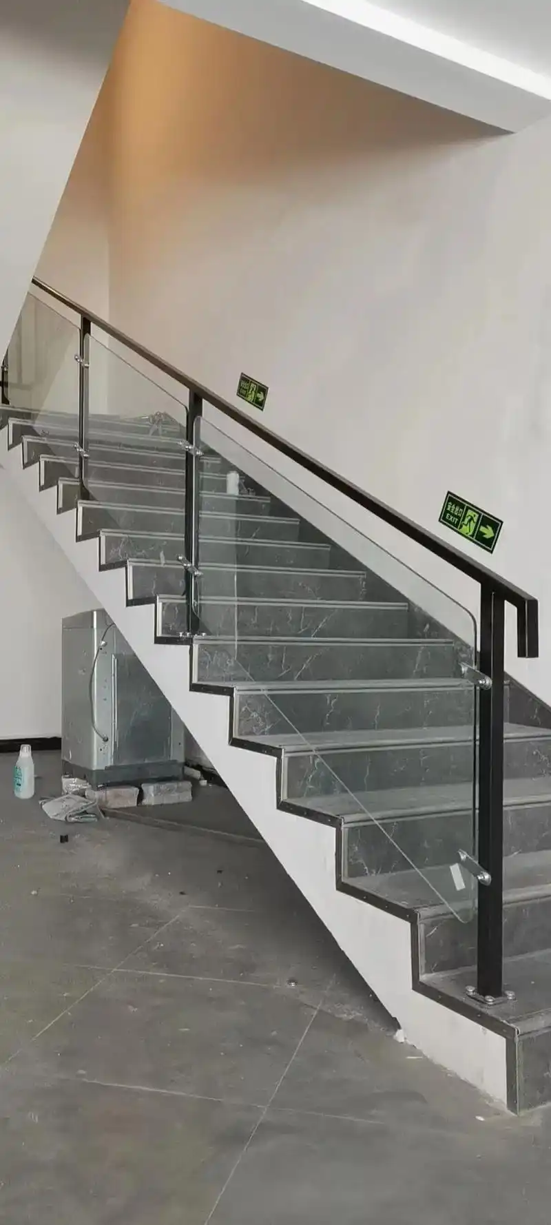 黑色立柱77黑色不锈钢扶手面 高级现场效 - 抖音
