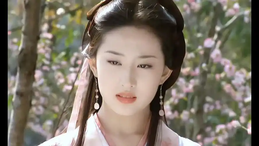 那么多王语嫣只有这个才是神仙姐姐 ,15岁的刘亦菲啊,小说里十几岁就