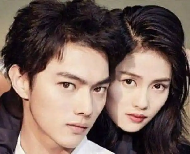 许凯和白鹿一前一后,现身小区车库疑似已同居,欢娱终于发文回应_于妈