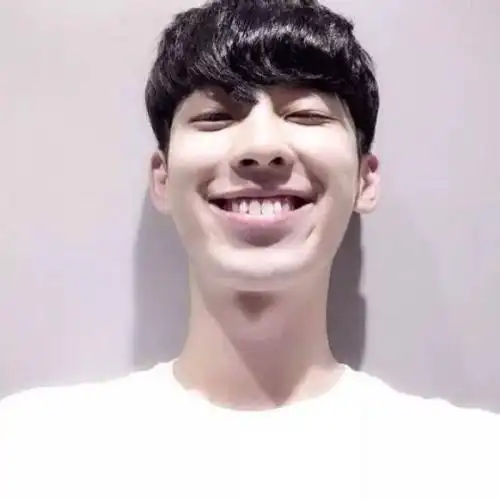 阳光男生微笑头像微信头像2018独一无二情侣头像一男一女2018最新版