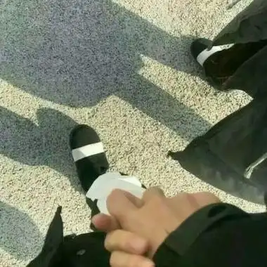 手牵手图片真实照片头像 高清甜蜜的男女牵手图片真实照片头像_情侣