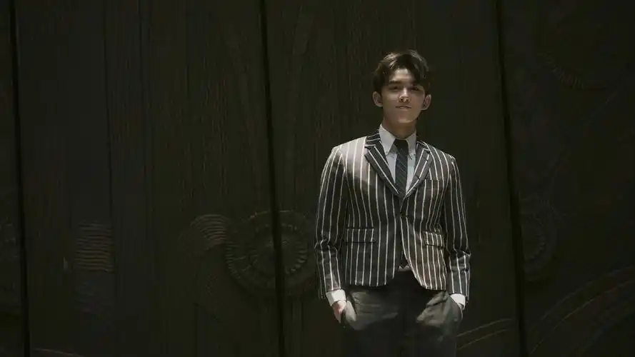 吴磊帅气西装写真图片桌面壁纸